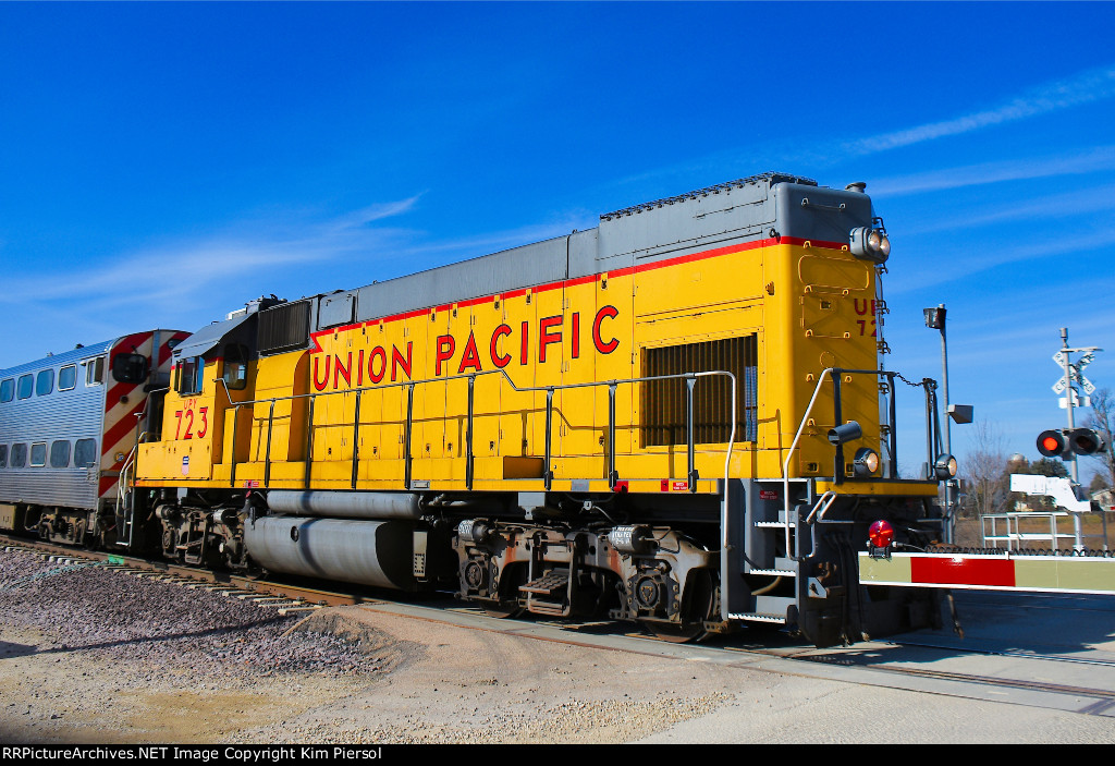 UPY 723 LHF Pulling Metra UP-West Train #50